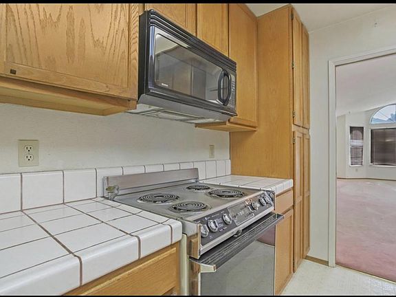 5th image of 211 Gail Dr