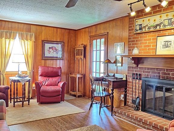 3rd image of 3840 Klondike Ln