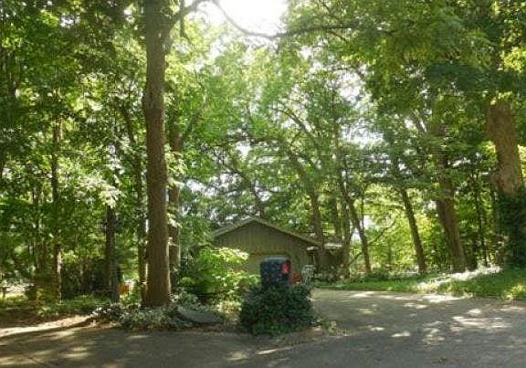 5th image of 1121 Edgewood Cir