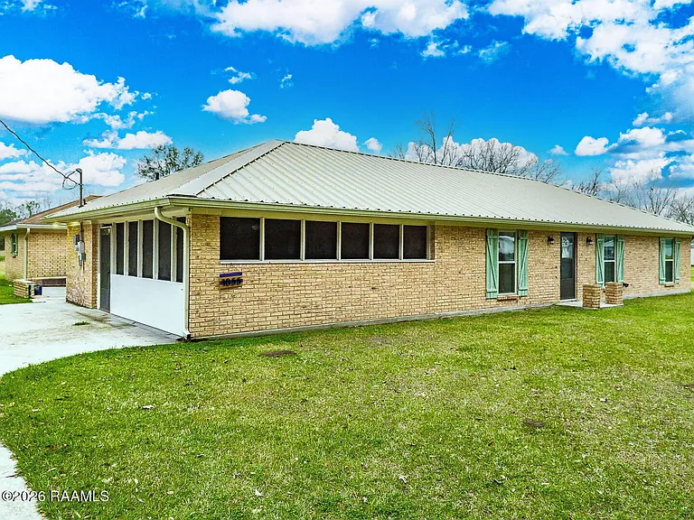 1055 Eddie Ray Rd — Photo 2