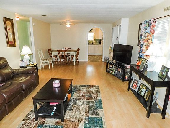 4th image of 11109 Pelican Dr