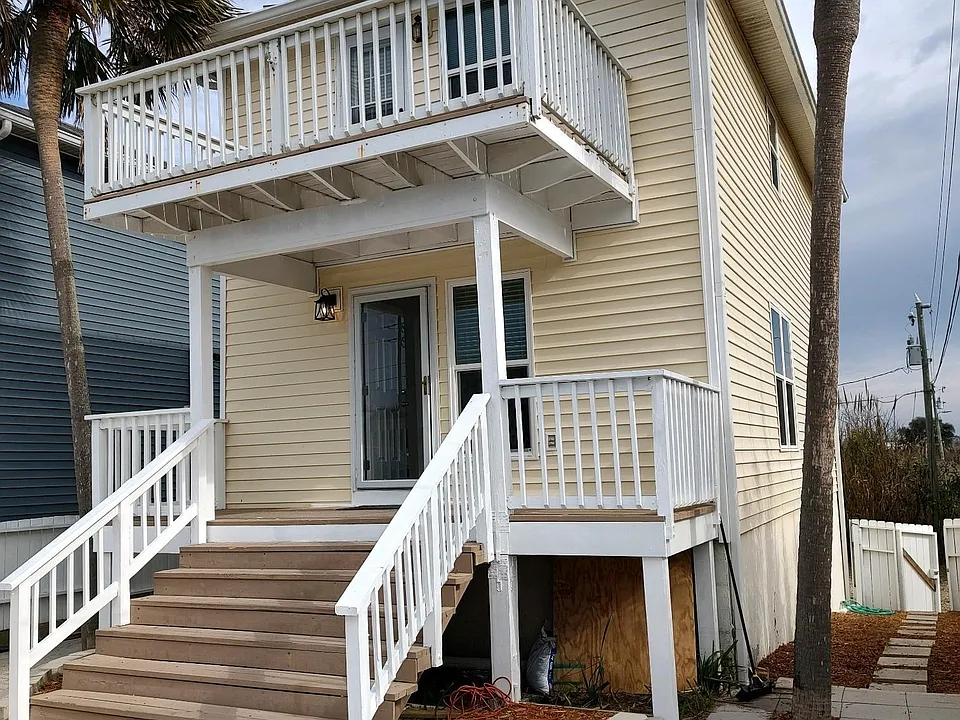 822 Oleander Ave