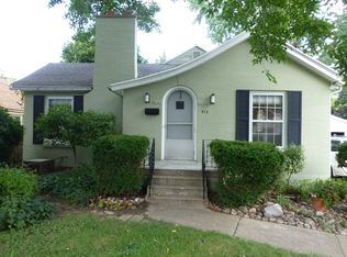 915 Mayhew Wood Dr SE, Grand Rapids, MI 49507