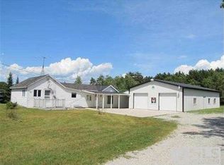 9106 State Highway M35, Gladstone, MI 49837