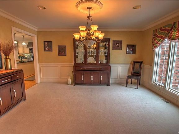 5th image of 264 Ashwood Ln