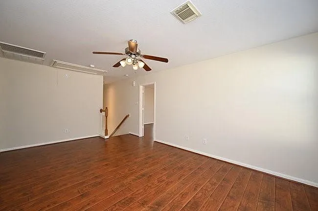 9403 Coatsworth Dr — Photo 23