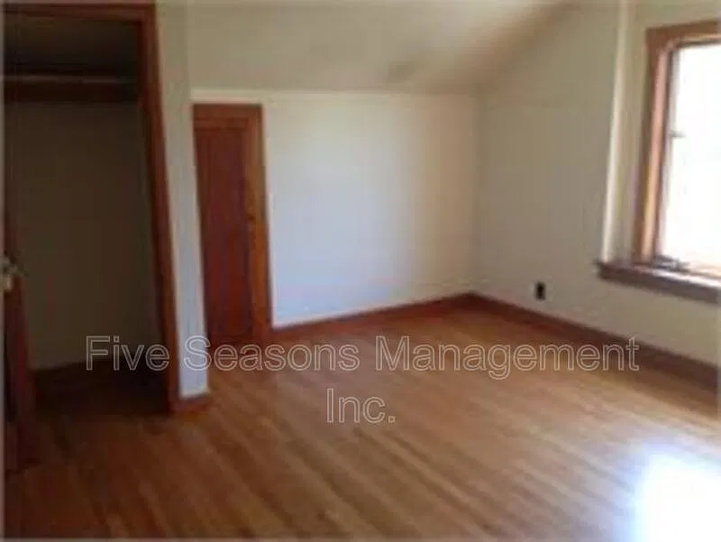 4 bed, 1.5 bath, 1400 sqft, $4,400 — Photo 4