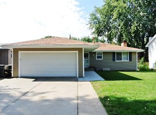 5007 Cresthaven Dr, Lincoln, NE 68516