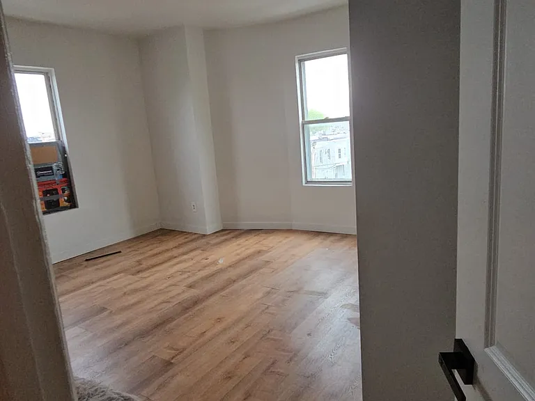 101 N 60th St #3 — Photo 5