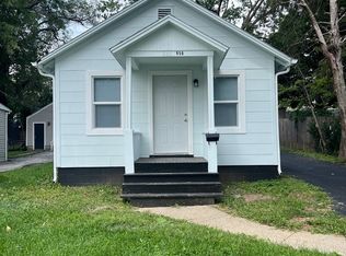 950 Harriet Ave, Aurora, IL 60505