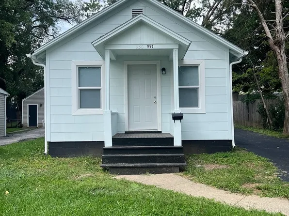 950 Harriet Ave, Aurora, IL 60505