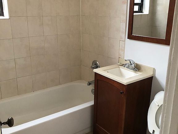 4th image of 1354 W Catalpa Ave Floor 3