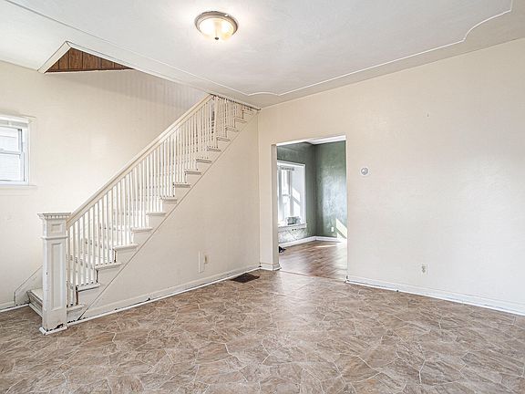 4th image of 313 Washington Ave N