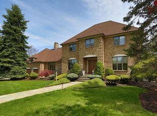 4 Hampton Ct, Lynnfield, MA 01940