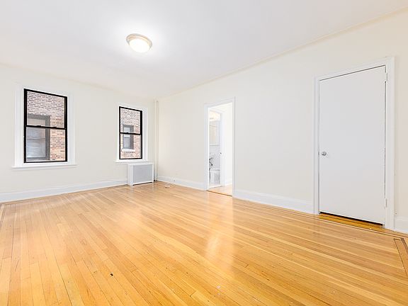 4th image of 4309 47th Ave APT 3I