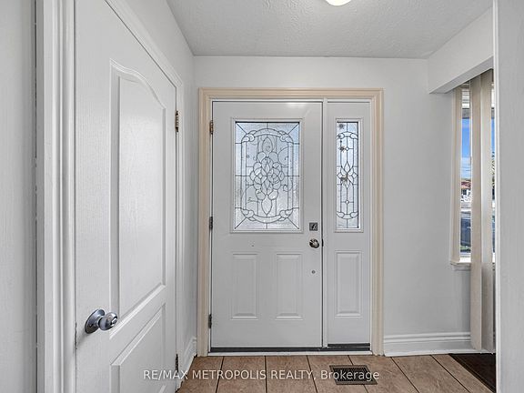 5th image of 147 Vodden St E