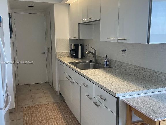 4th image of 16485 Collins Ave APT 632