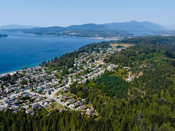 4860 Skylark Rd, Sechelt, BC V7Z 0G4