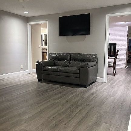 3rd image of 5140 Glenwood Dr