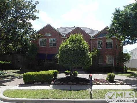 1st image of 640 Oakdale Dr