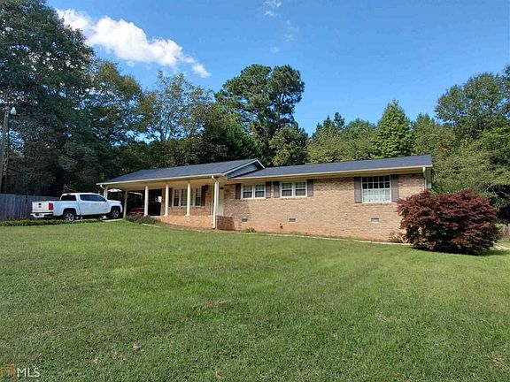 2nd image of 372 Brookwood Dr