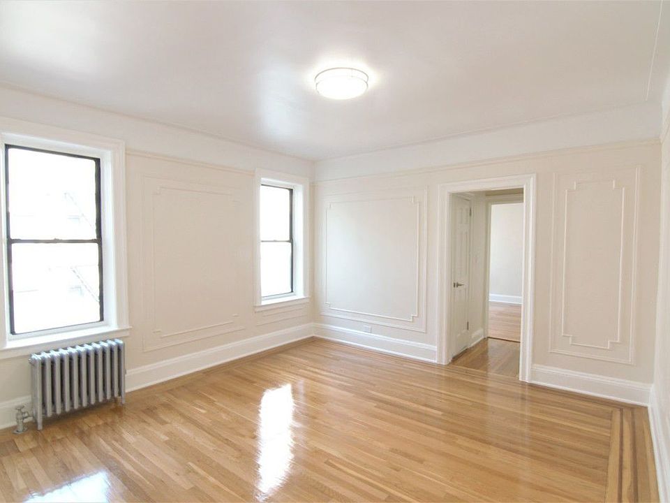1st image of 3805 Crescent St APT 4D