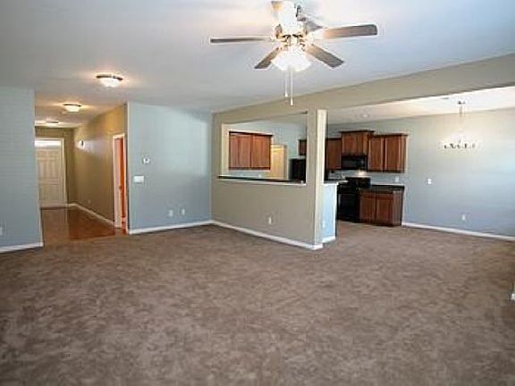 3rd image of 156 Highland Pointe Cir E