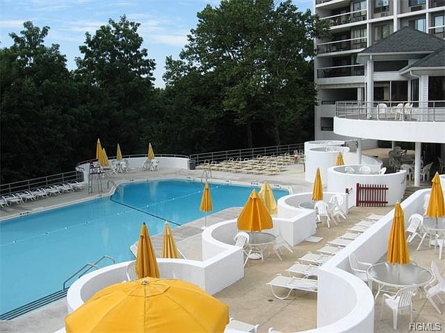 1st image of 300 High Point Dr APT 515