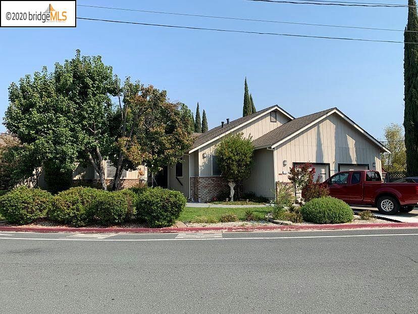 1st image of 111 W Lake Dr