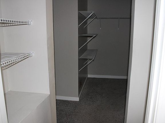 4th image of 305 Munro St