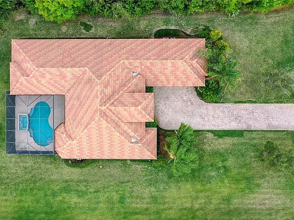 4th image of 6275 Arrowhead Ln