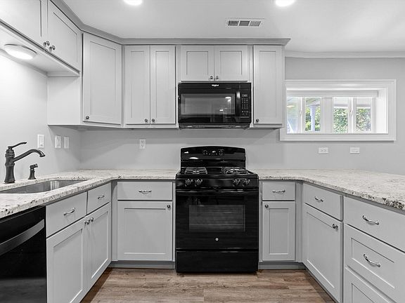 3rd image of 706 O'Grady Dr