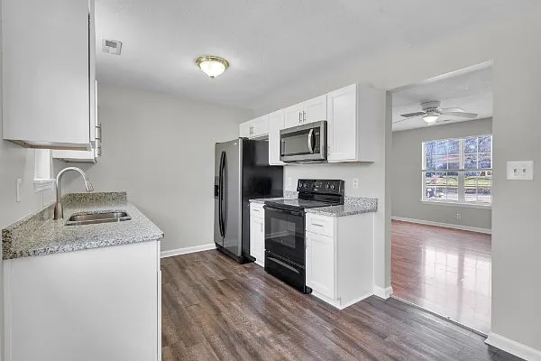 9201 Pembroke Oak Grove Rd — Photo 10