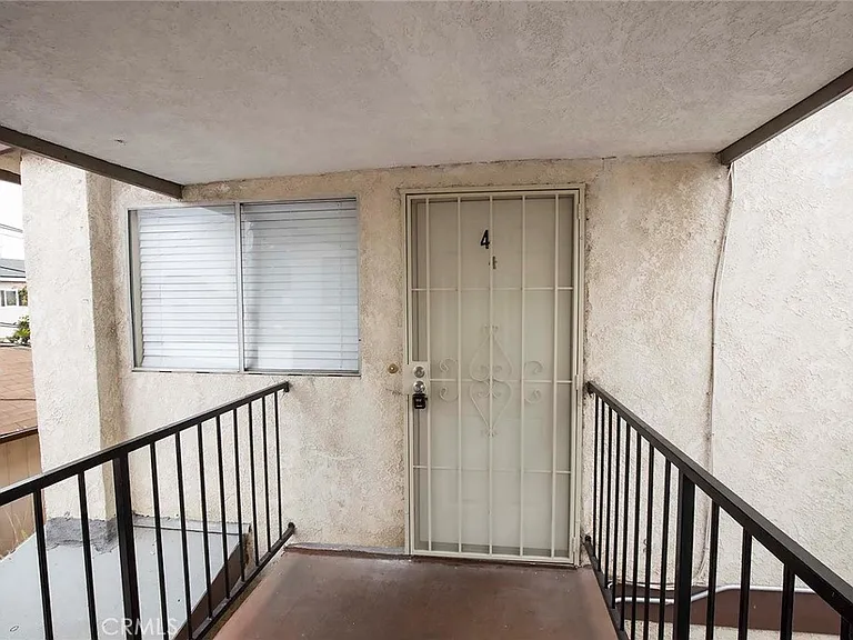 1533 Plaza Del Amo #4 — Photo 2