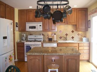 14014 Adolphus Dr, Centreville, VA 20121