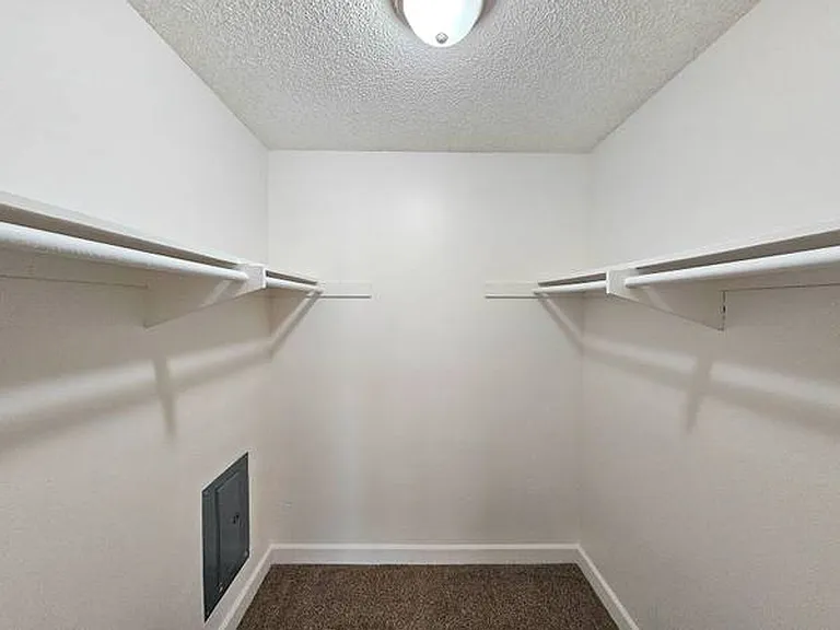 Greentree Apartments — Photo 27