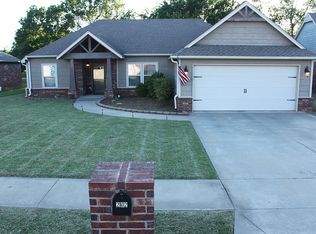 2102 S Russell St, Skiatook, OK 74070
