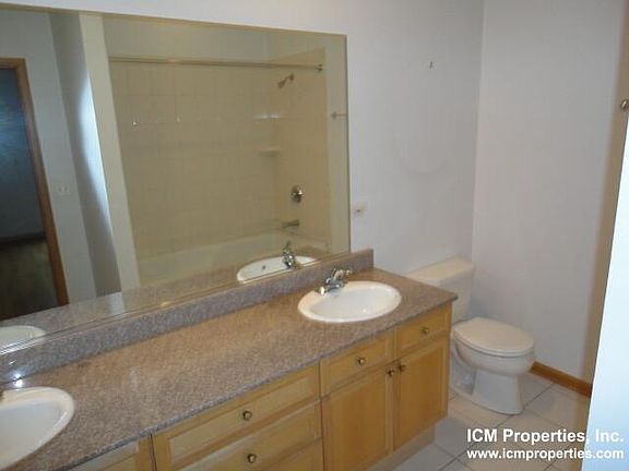 4th image of 2535 N Southport Ave #2H