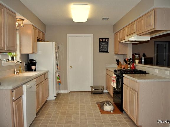Large utility room with pantry space