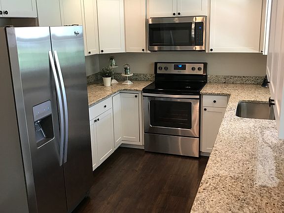 3rd image of 1419 Cromwell Dr
