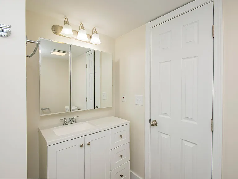 935 Victory Dr SW #B — Photo 10