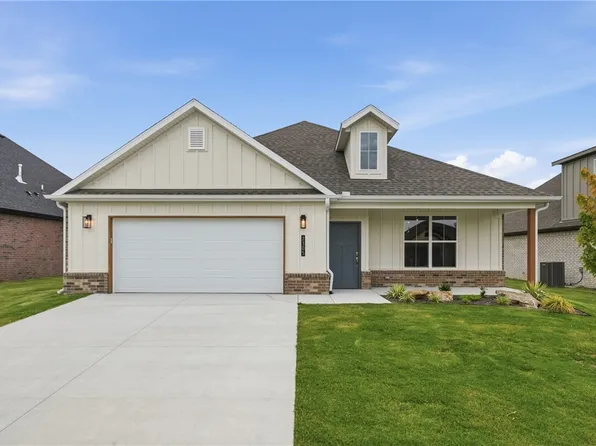 2305 Lexington St, Siloam Springs, AR 72761