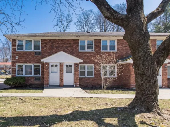 2710 South Road #E12, Poughkeepsie, NY 12601