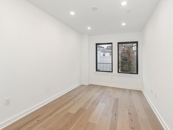 4th image of 1601 Frankford Ave #1