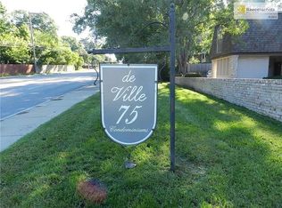 5105 W 75th St, Prairie Village, KS 66208