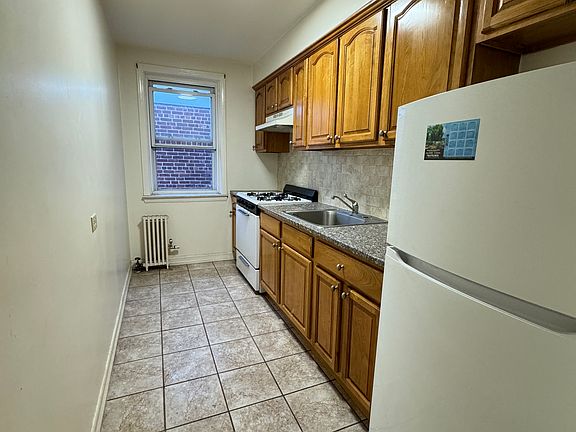 5th image of 166 Vanderbilt Ave #C2