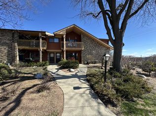 1617 Dover Dr UNIT 15, Waukesha, WI 53186