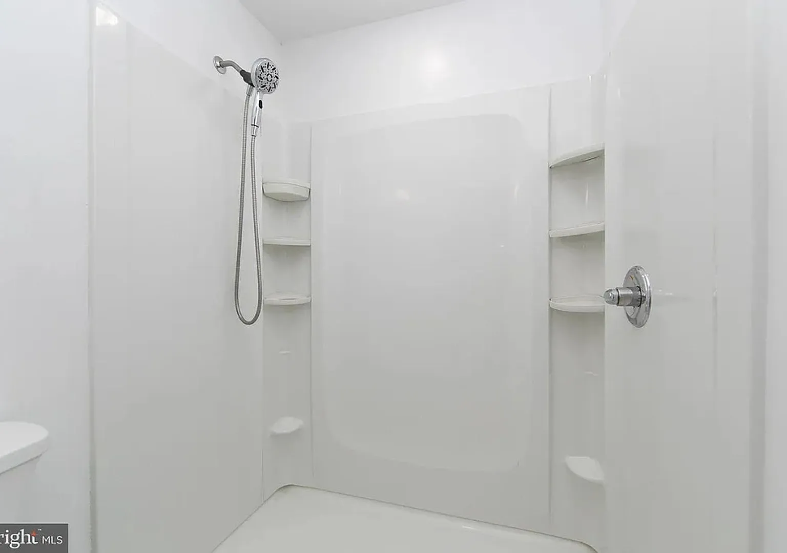 2 bed, 1.0 bath, 1300 sqft, $2,300 — Photo 4