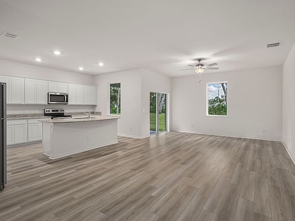Overlooking the spacious family room, the sprawling granite countertops are sure to impress!
