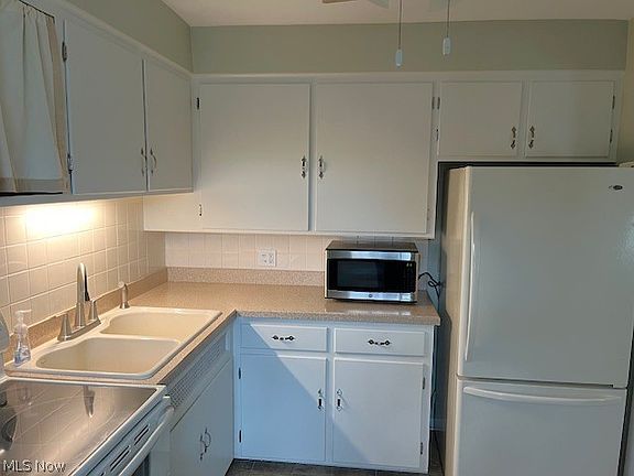 3rd image of 820 Monroe Ave